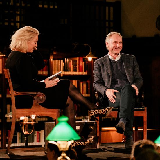 Fotografi af Dan Brown og Stephanie Surrugue